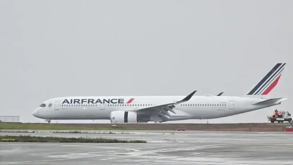 Air France modifie la trajectoire de 130 vols pour limiter les traînées de condensation