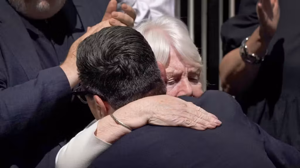 Andy Burnham interrompt son agenda après la mort de son père