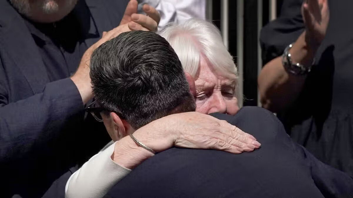 Andy Burnham interrompt son agenda après la mort de son père