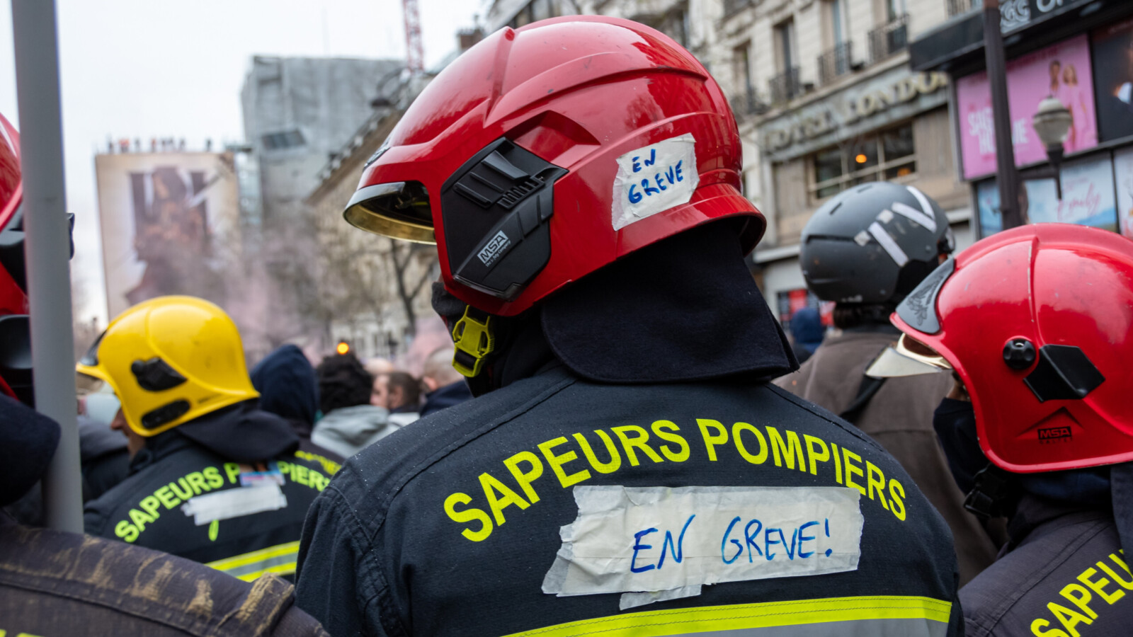Après un été record, les pompiers réclament des renforts humains et davantage de matériel
