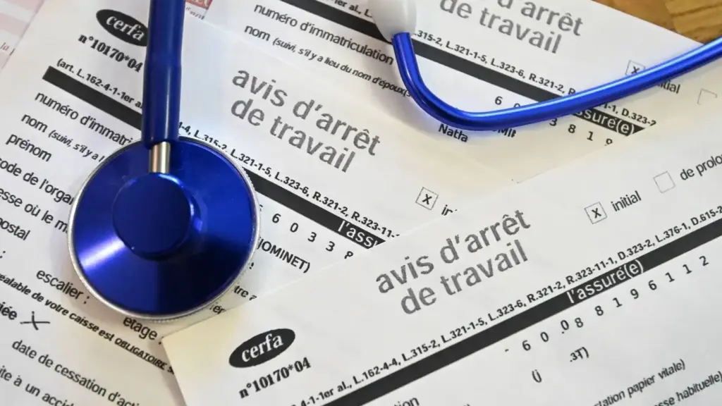 Arrêts de travail : l’absentéisme atteint un record en 2025, porté par les arrêts longs