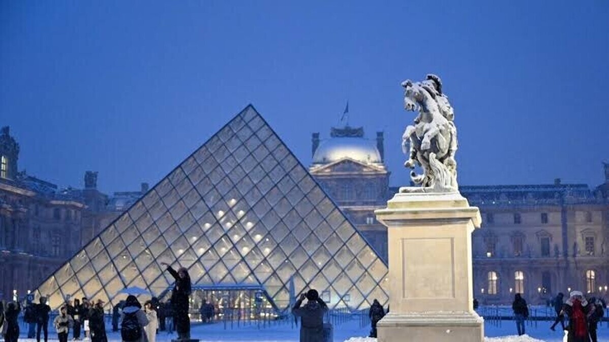 Canicule : le Louvre perd au moins un million d’euros, les monuments contraints de rembourser