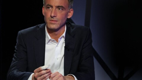 Carburants : Raphaël Glucksmann accuse le gouvernement d’impréparation face à la crise du pouvoir d’achat