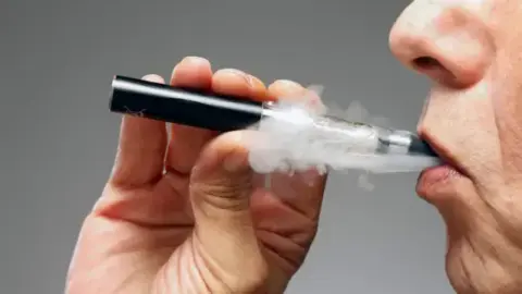 Cigarette électronique : pourquoi le vapotage continue de gagner du terrain malgré les inquiétudes