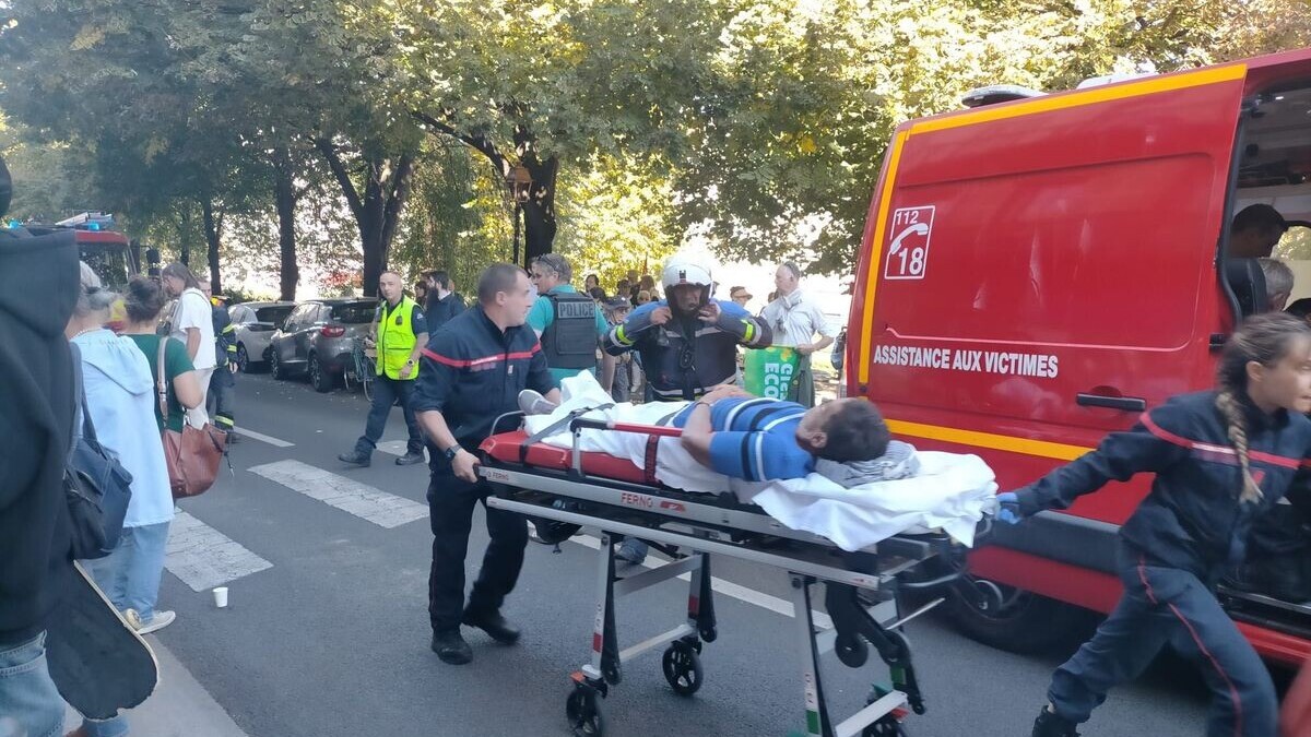 Clermont-Ferrand : une voiture percute des participants à la marche pour le climat, quatre blessés légers