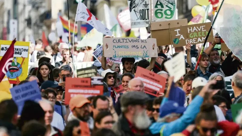 Climat : plus de 250 mobilisations annoncées ce samedi en France après un été 2026 hors norme