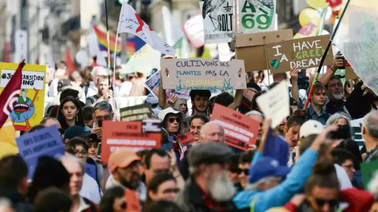 Climat : plus de 250 mobilisations annoncées ce samedi en France après un été 2026 hors norme