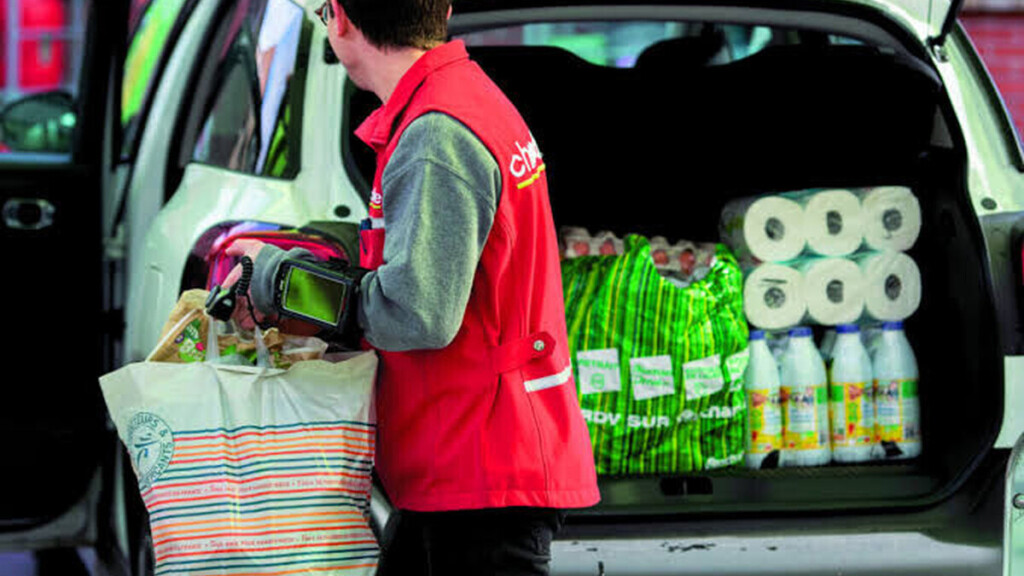 Courses alimentaires : pourquoi le drive continue de gagner du terrain face à la livraison