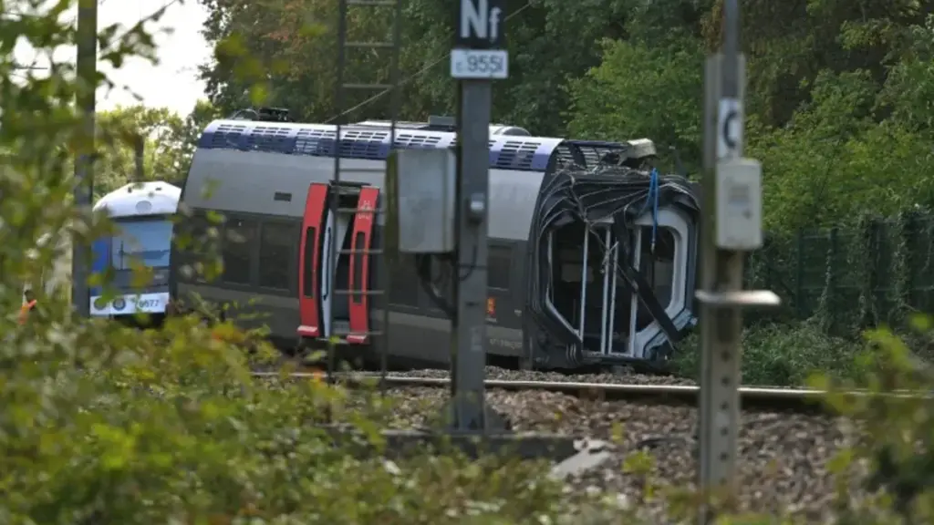 Déraillement en Normandie : le relevage du train débute ce mardi