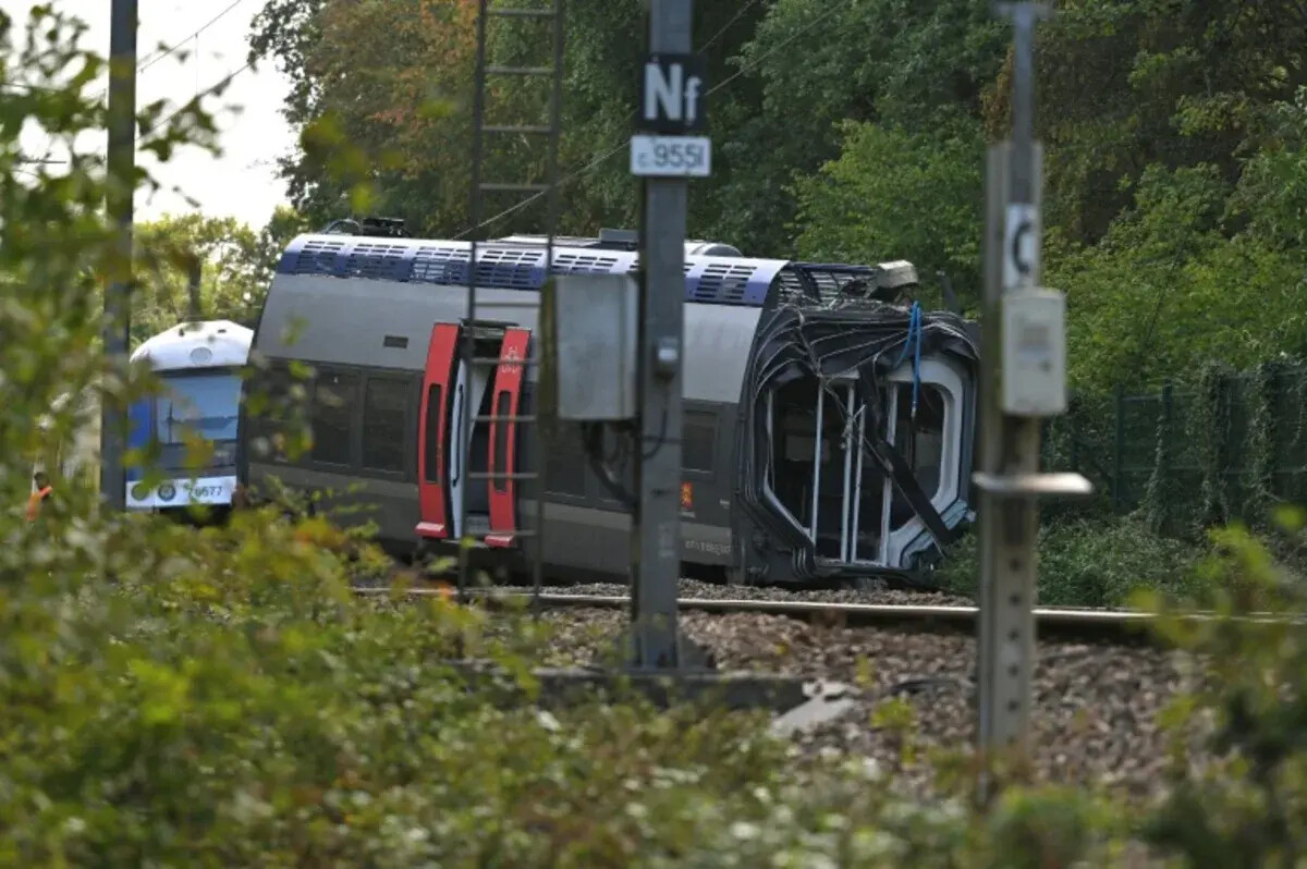 Déraillement en Normandie : le relevage du train débute ce mardi