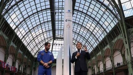 Emmanuel Macron veut envoyer des astronautes européens dans l’espace depuis Kourou