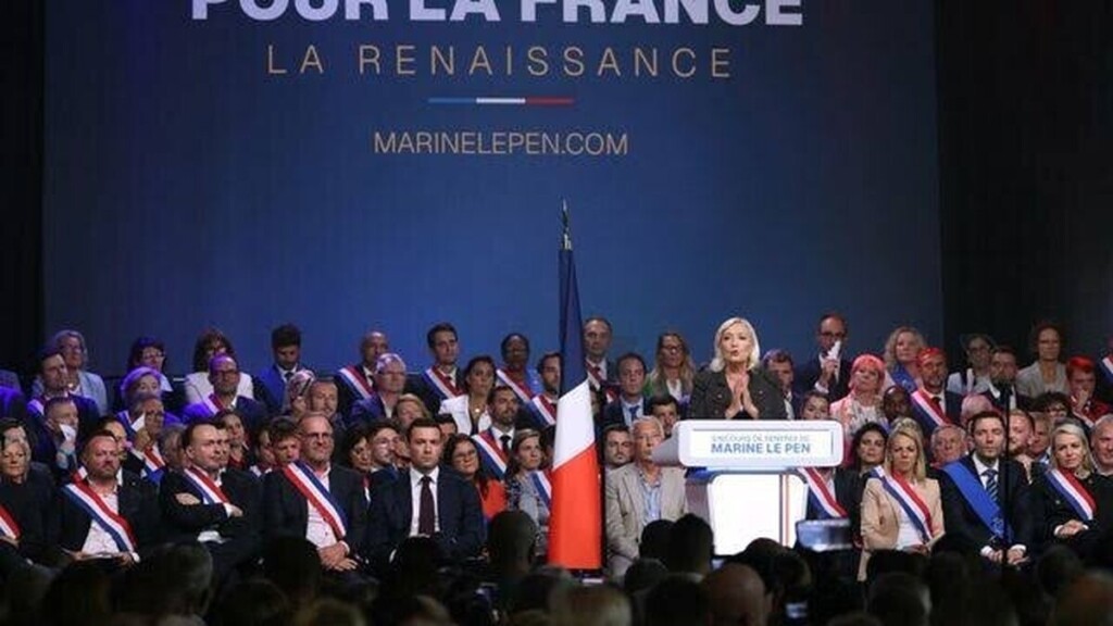 HLM : Emmanuelle Cosse accuse Marine Le Pen de désigner les immigrés comme boucs émissaires