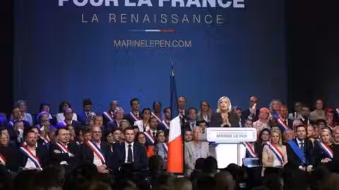 HLM : Emmanuelle Cosse accuse Marine Le Pen de désigner les immigrés comme boucs émissaires