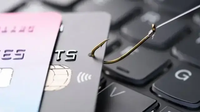 Les arnaques au faux conseiller bancaire ont bondi de 34% en 2025