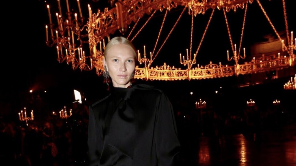 Yulia Lobova Harfouch, Hailey Bieber, Kate Moss, Catherine Deneuve… Un parterre de stars au défilé Saint Laurent