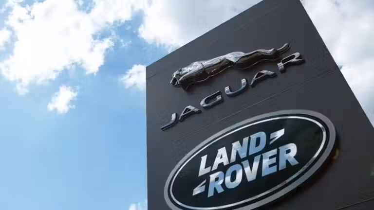 Jaguar Land Rover confirme des suppressions de postes et cherche environ 2 millards d'euro d’économies