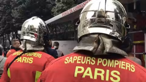 Paris : 90 pompiers mobilisés après un important incendie dans le 20e arrondissement
