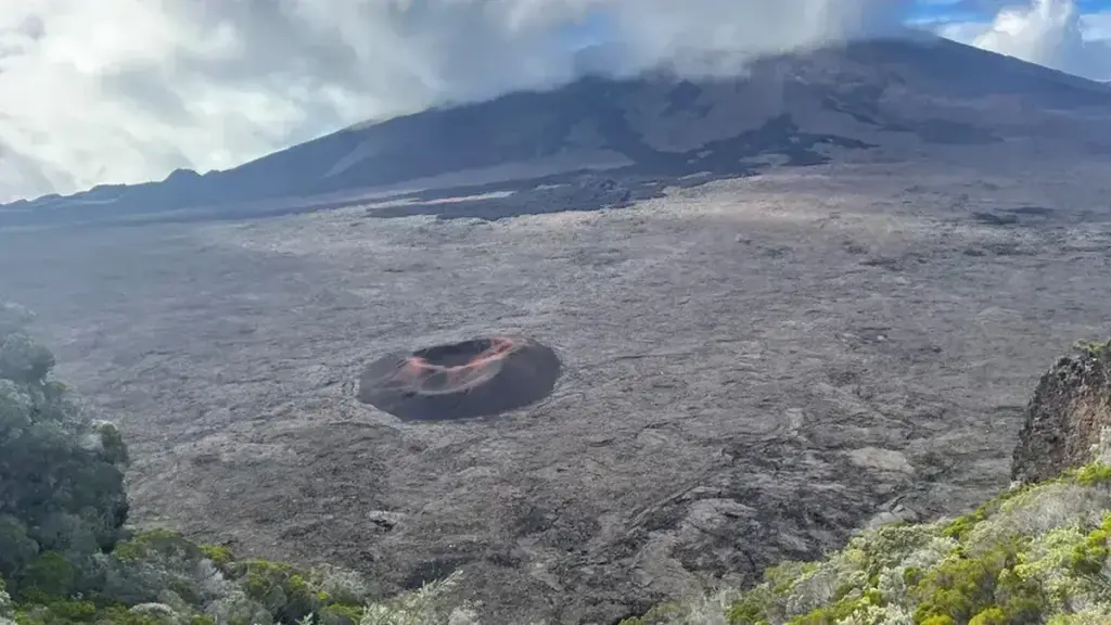 Piton de la Fournaise : la sismicité repart à la hausse, cinq mois après une éruption exceptionnelle