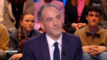 Raphaël Glucksmann charge le RN : « Le parti de la soumission à Poutine »