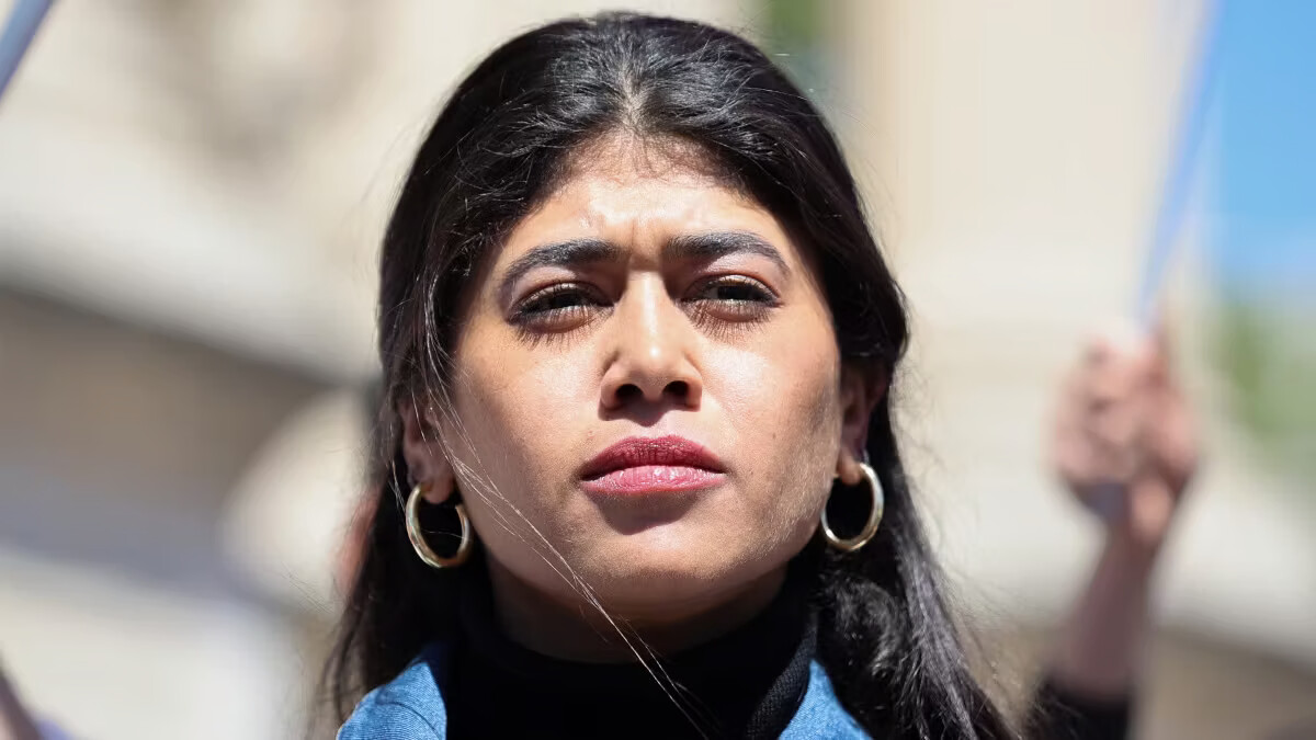 Rima Hassan porte plainte contre Laurent Nuñez pour « violation du secret de l’enquête » devant la Cour de justice de la République