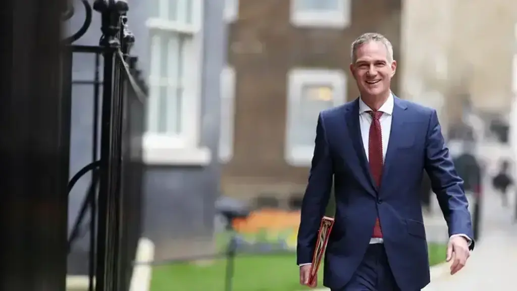 Royaume-Uni : Peter Kyle presse Andy Burnham d’accélérer sur la croissance avant le congrès travailliste