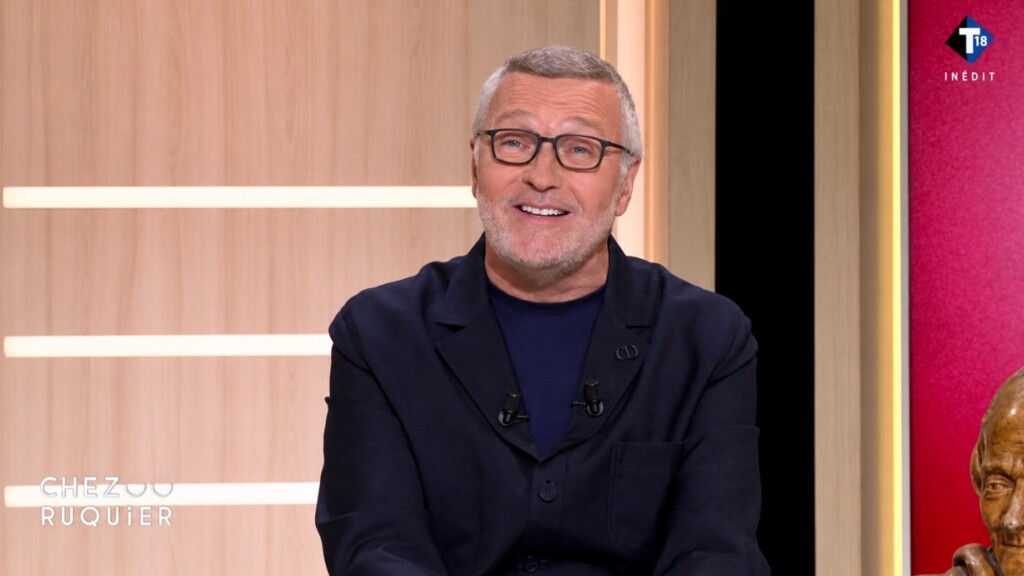 Laurent Ruquier déjà de retour sur T18. Après avoir annoncé son départ, il revient le 10 octobre face à son successeur Yves Calvi