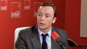 France Inter maintient Charles Sapin malgré la fronde interne. Les salariés déposent un préavis de grève