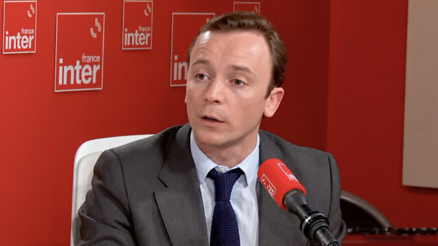 France Inter maintient Charles Sapin malgré la fronde interne. Les salariés déposent un préavis de grève