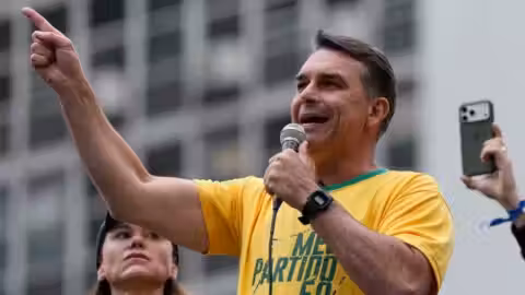 Brésil : Flavio Bolsonaro visé par une enquête pour corruption à trois semaines des élections