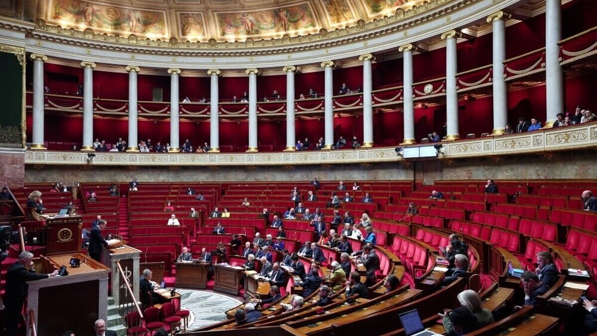 Budget 2027 : le PS réclame des « preuves », Attal assure qu’il n’entravera pas le gouvernement