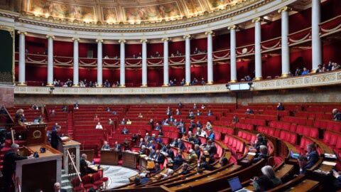 Budget 2027 : le PS réclame des « preuves », Attal assure qu’il n’entravera pas le gouvernement