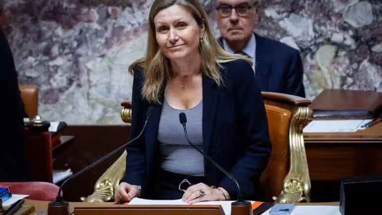 Budget 2027 : Yaël Braun-Pivet appelle Lecornu à utiliser le 49.3