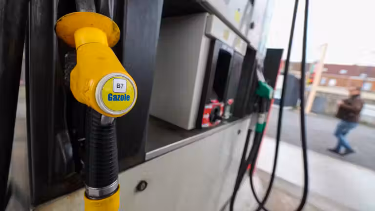 Carburant : entre diplomatie pétrolière et aides prolongées, le gouvernement joue sur deux fronts