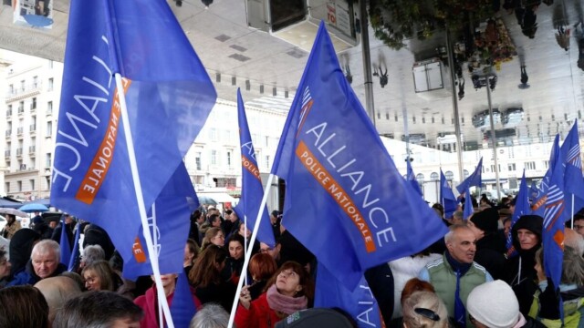 Colère des policiers : près de 10 000 agents manifestent jusqu’à l’Assemblée nationale