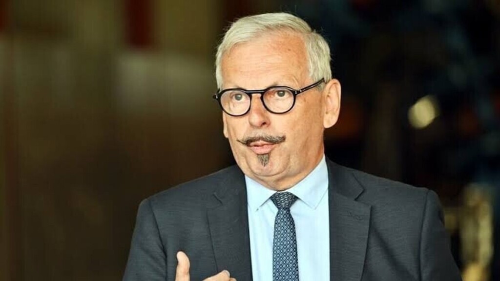 Écrits attribués à Bardella : Jean-René Cazeneuveestime qu’il devrait démissionner s’ils sont authentifiés