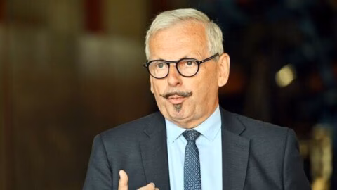 Écrits attribués à Bardella : Jean-René Cazeneuveestime qu’il devrait démissionner s’ils sont authentifiés