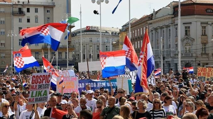 Des dizaines de milliers de Croates manifestent contre des déchets toxiques illégaux