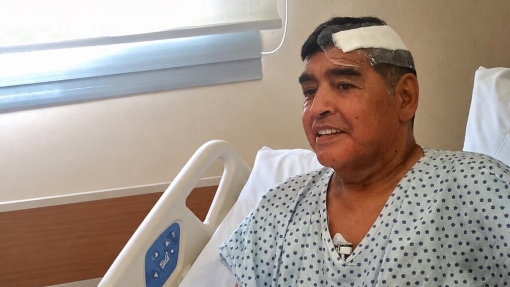 Mort de Maradona : un médecin légiste contredit l’hypothèse d’une longue agonie et n’exclut pas le Covid