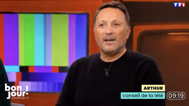 «On avait payé des étudiants»: Arthur révèle avoir organisé une fausse manifestation «télé-poubelle» pour faire parler de Loft Story