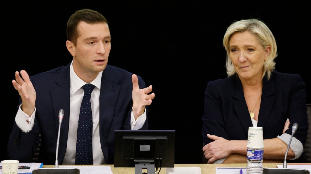 Fonction publique : le RN prévoit moins de postes mais des hausses de salaires ciblées, annonce Jean-Philippe Tanguy