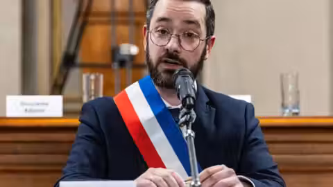 Interdiction du voile : David Guiraud dénonce une mesure « raciste » et refuse une France qui « court après les gens »