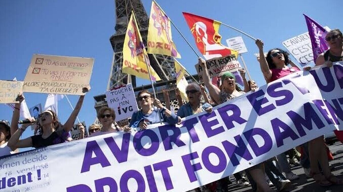 IVG : cinq syndicats réclament un congé rémunéré et la fin des jours de carence