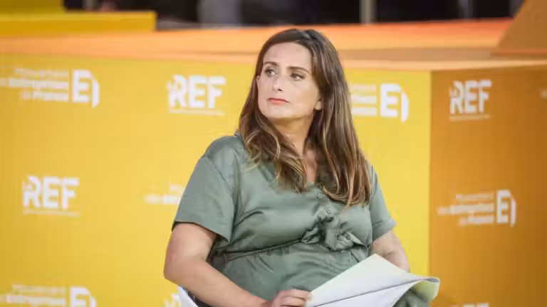 « Je ne compte pas revenir cinq jours après en talons aiguilles » : Marine Tondelier met sa campagne en pause avant son accouchement