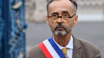 Jugé pour avoir refusé de marier un homme sous OQTF, Robert Ménard appelle Emmanuel Macron à témoigner en sa faveur
