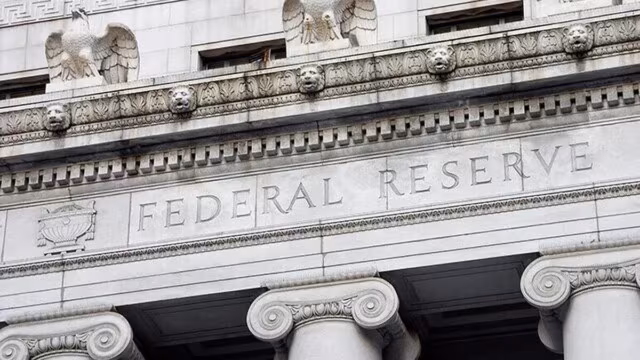 La Fed relève ses taux pour la première fois depuis 2023, bravant les injonctions de Trump