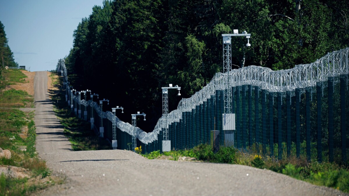 La Finlande achève sa clôture de 200 km à la frontière russe