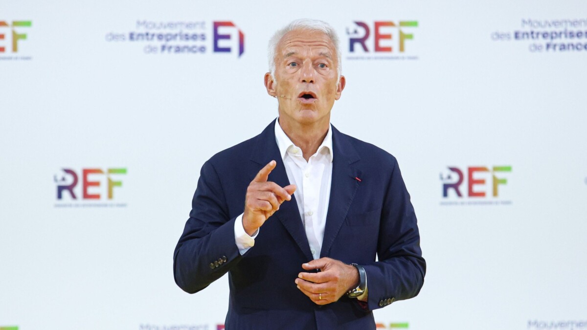 Le patron du Medef reproche à la CGT et à la CFDT de « se politiser à outrance »