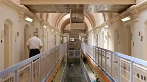 Londres envisage de convertir des prisons féminines en cellules pour hommes