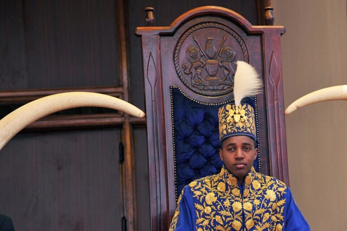 Uganda buries King Oyo amid a succession dispute