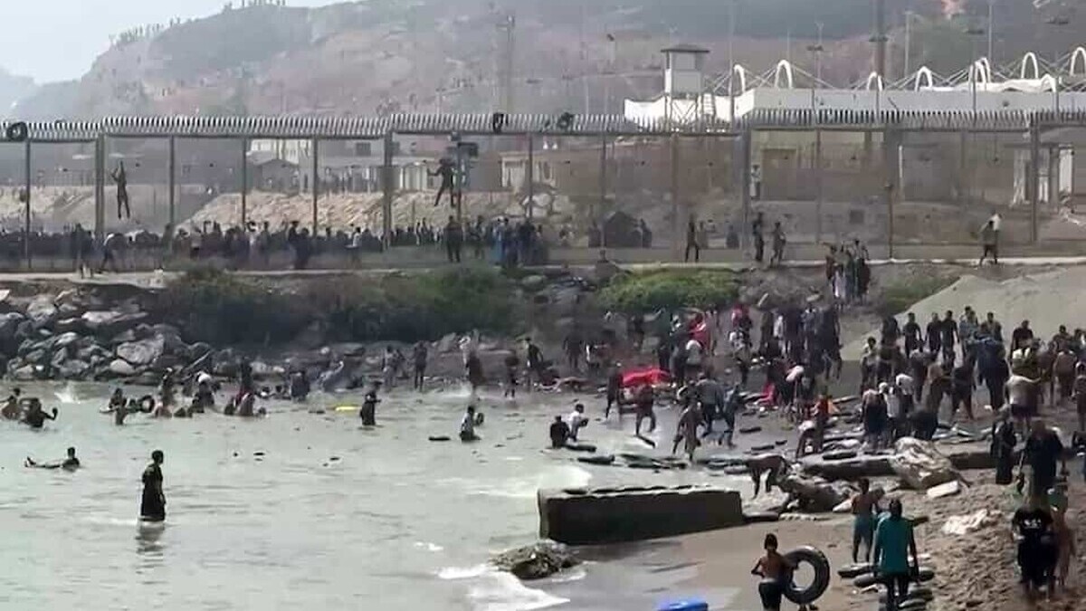 Madrid réquisitionne 16 000 m² du port de Ceuta pour loger des migrants